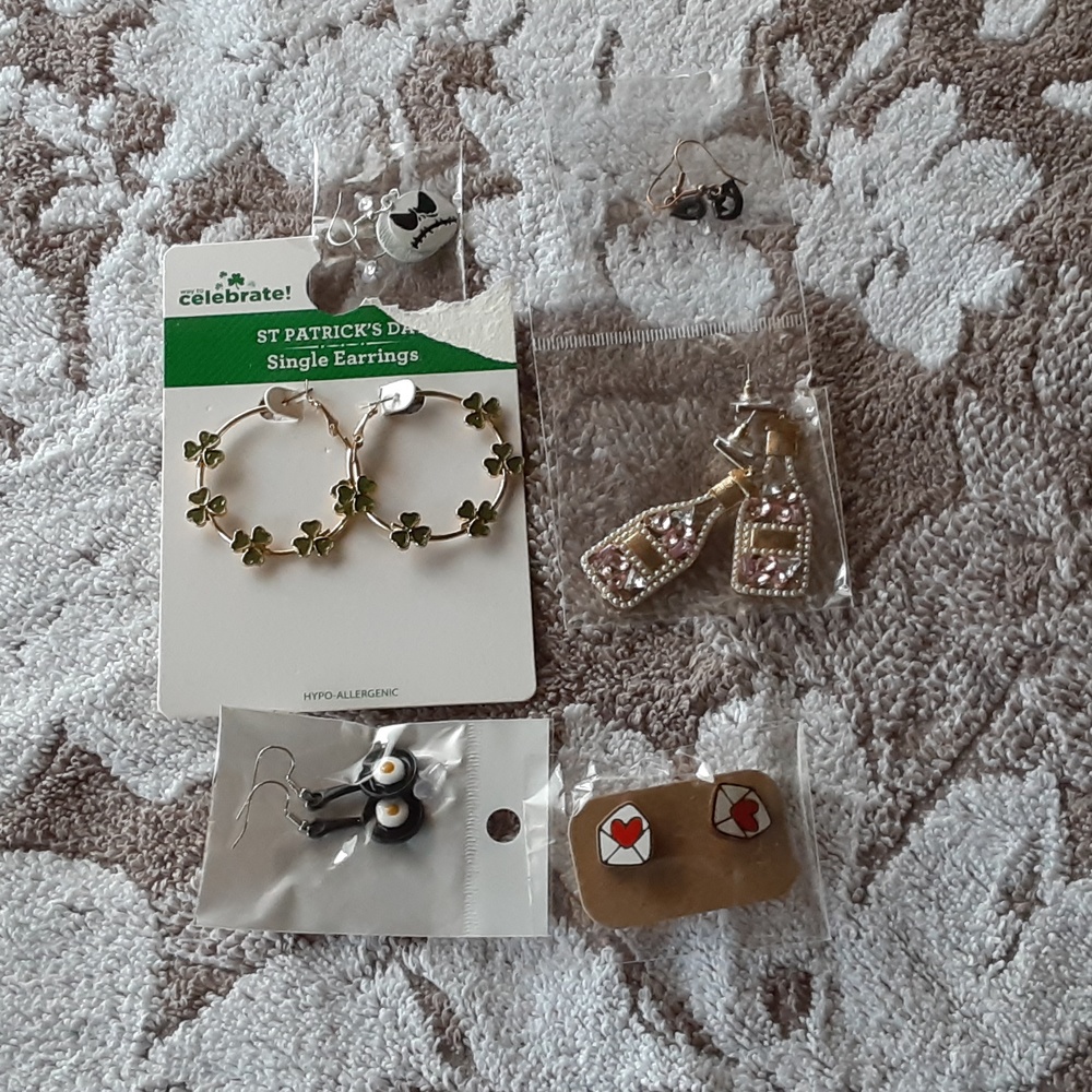 Miscellaneous earrings (6 pair)